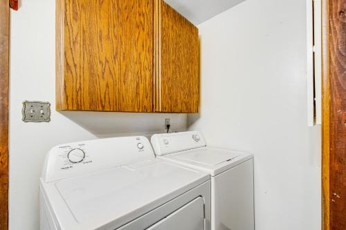 a laundry room with a washer and dryer at Sound Retreat in Shelton