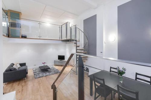 Berners House, Amazing triplex apt in central London close to Oxford Street, London, United Kingdom