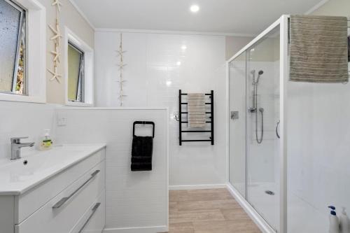 Kúpeľňa v ubytovaní Ota Point Paradise - Whangaroa Holiday Home