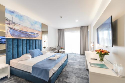 Кровать или кровати в номере Mirage Beach Spa Hotel