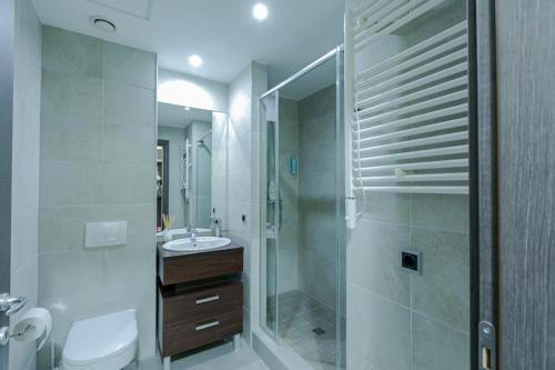 Et badeværelse på Anastasia Mountain Apartment - Poiana Brasov