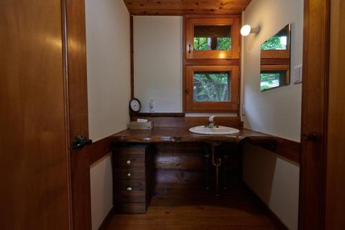 Gallery image of SUNNSNOW Loghouse in Otari