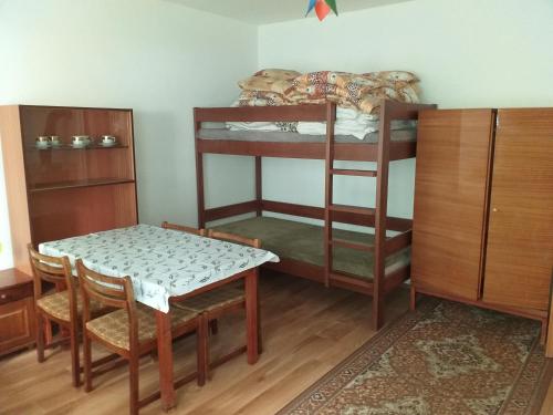 a room with two bunk beds and a table at Turistická ubytovňa Chalupa Runina 8 in Runina
