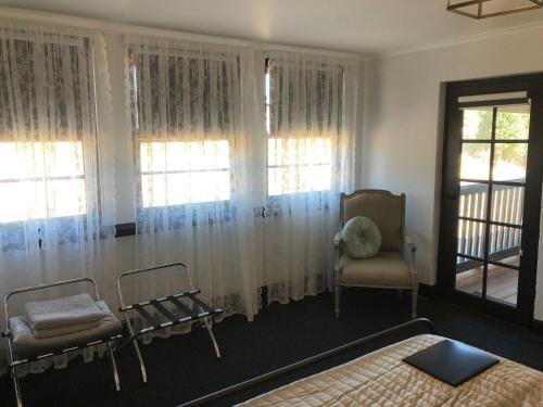 Una cama o camas en una habitación de Toodyay Manor