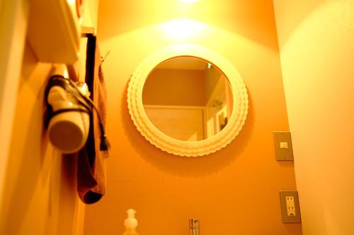 a bathroom with a mirror and a sink at コージーイン 東京桜新町 in Tokyo