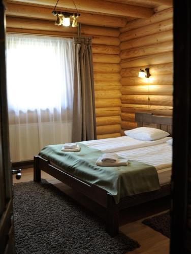 Postel nebo postele na pokoji v ubytování Смарагдовий пагорб