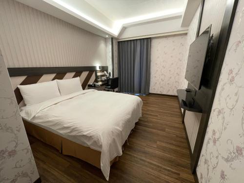 Weifeng Boutique Business Hotel - Zhanqian Branch tesisinde bir odada yatak veya yataklar