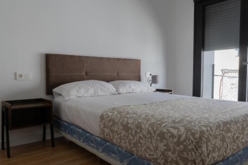 Postel nebo postele na pokoji v ubytování Almona de Triana - Kainga Homes