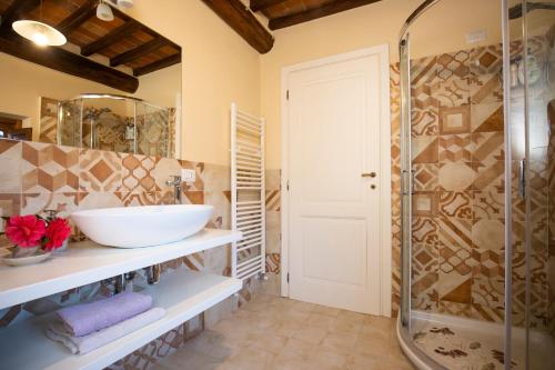 a bathroom with a sink and a shower at Garden Relays Villa Rosy in Massarosa