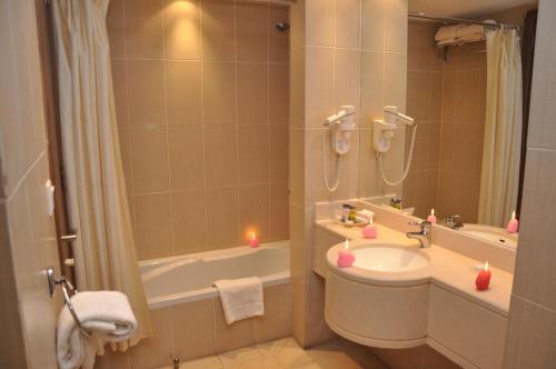Vannas istaba naktsmītnē Reef Al Malaz International Hotel by Al Azmy