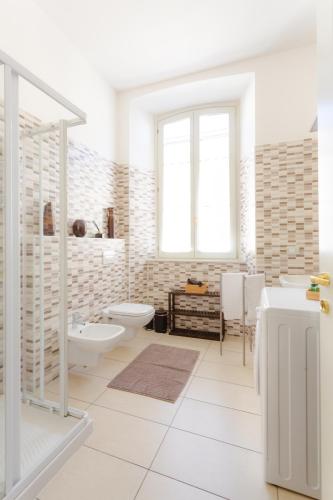 a white bathroom with two toilets and a sink at Relais Di Giada in Como
