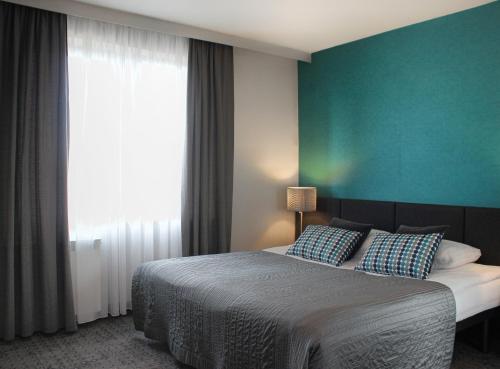 Posteľ alebo postele v izbe v ubytovaní Hotel Perła