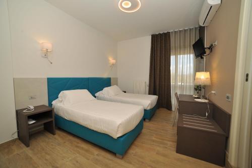 Postel nebo postele na pokoji v ubytování Hotel San Crispino