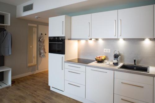 Η κουζίνα ή μικρή κουζίνα στο Weberei Bendix Hotel & Appartements