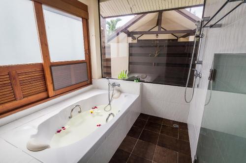 Koupelna v ubytování Coco Palm Beach Resort - SHA Extra Plus