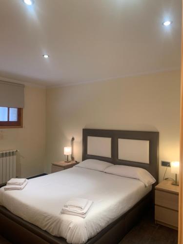 Postel nebo postele na pokoji v ubytování PASSAMANÉ PB - Canillo - Casco Antiguo Hut 7787