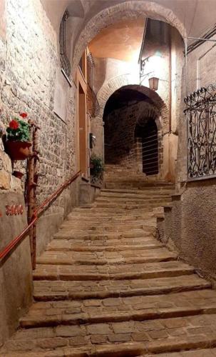 an alley with stone stairs in an old building at Casa Flea - Holiday apartment with 2 bedrooms in Gualdo Tadino