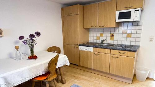Kuchyň nebo kuchyňský kout v ubytování Gästehaus Haus Barbara
