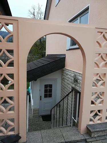 an archway leading into a house with a door at Ferienwohnung Lilly in Büdingen