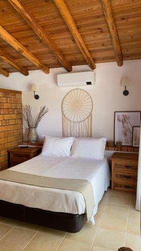 a bedroom with a bed and wooden ceilings at Quinta da Alquimia in Lagos