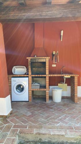 a kitchen with a stove and a washing machine at Quinta da Alquimia in Lagos