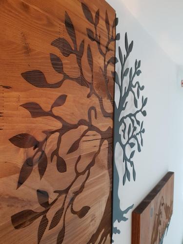 a painting of a tree on a wooden wall at Au detour de Gournay in Gournay-en-Bray