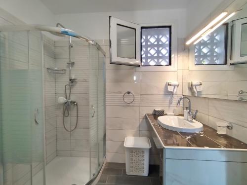 a bathroom with a sink and a shower at Daglas Beach House in Nydri