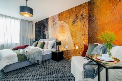 Postel nebo postele na pokoji v ubytování Romantic Apts Prague by Michal&Friends