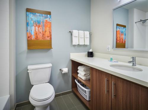 Bilik mandi di MainStay Suites Carlisle - Harrisburg