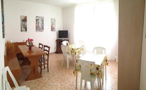 a kitchen and dining room with a table and chairs at Villa Aurora in Tirrenia