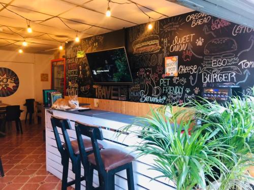 Un restaurante o sitio para comer en Casa Egos Pop Laureles
