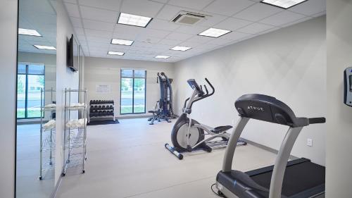 Pusat kecergasan dan/atau kemudahan kecergasan di MainStay Suites Carlisle - Harrisburg