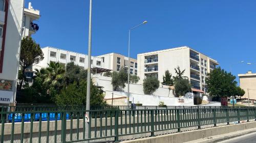 Το κτήριο όπου στεγάζεται  το ξενοδοχείο διαμερισμάτων