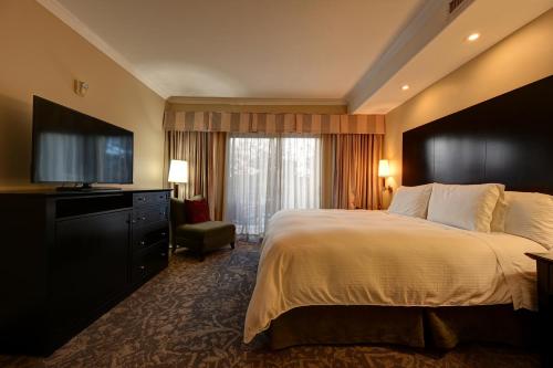Ein Bett oder Betten in einem Zimmer der Unterkunft La Bellasera Hotel & Suites