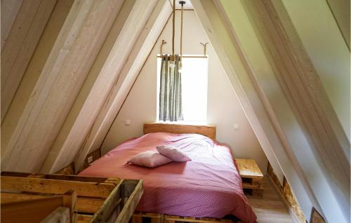 Postel nebo postele na pokoji v ubytování Awesome Home In Bibiche With Kitchenette