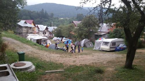 a group of people standing around a group of tents at Camping Aviator Busteni, Parcela campare Corturi in Buşteni