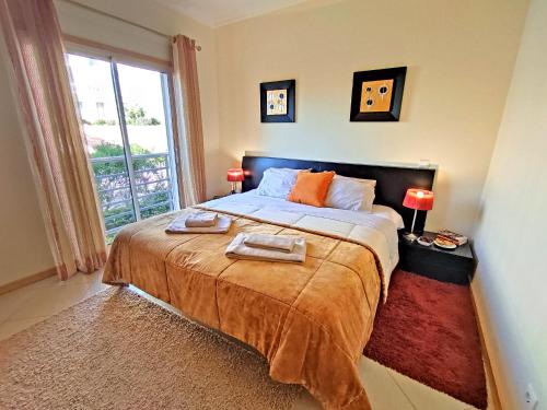 Giường trong phòng chung tại Luxury Apartment Ocean View by Be Cherish