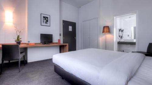 Postel nebo postele na pokoji v ubytování Hotel St James