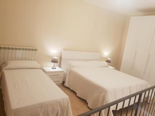 Colle Bellavista tesisinde bir odada yatak veya yataklar