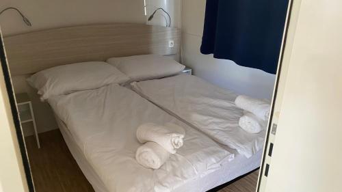 Postel nebo postele na pokoji v ubytování Laguna Mobile Homes
