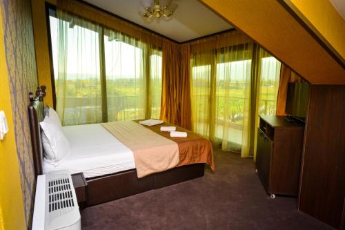 A bed or beds in a room at Guest house VRAZHDEBNA
