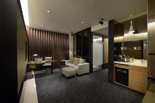 Η κουζίνα ή μικρή κουζίνα στο Golden Tulip Glory Fine Hotel