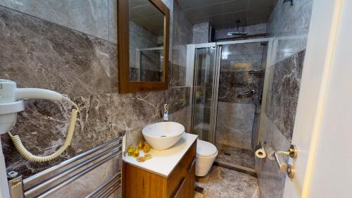 Un baño de The Wolf Hotel