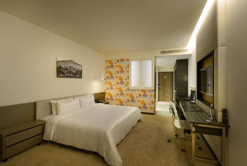 Μια τηλεόραση ή/και κέντρο ψυχαγωγίας στο Golden Tulip Glory Fine Hotel