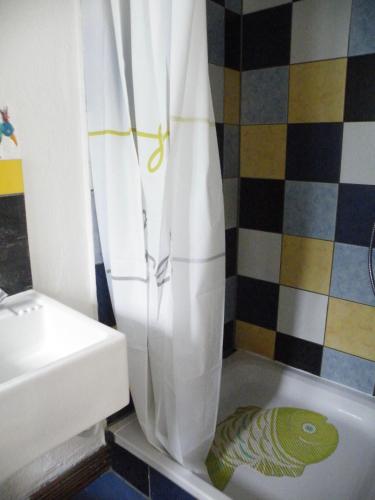 Ένα μπάνιο στο Ferienwohnung Rabe