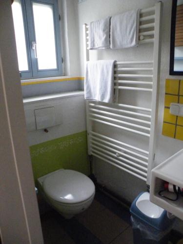 Ένα μπάνιο στο Ferienwohnung Rabe