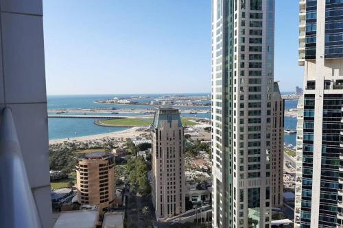 Gallery image of 3 bedroom marina beach view apartment skyview tower marina in Dubai