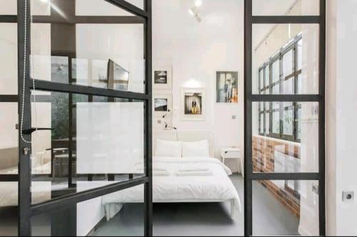 Fashionable Base in Central Athens in the Old Tailor Factory