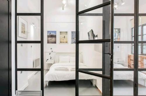 Fashionable Base in Central Athens in the Old Tailor Factory