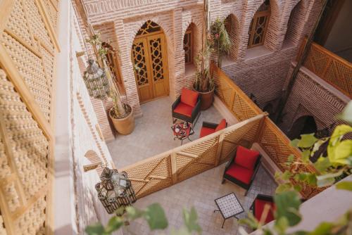 an overhead view of a doll house with red chairs at La Maison Arabe Hotel, Spa & Cooking Workshops in Marrakech
